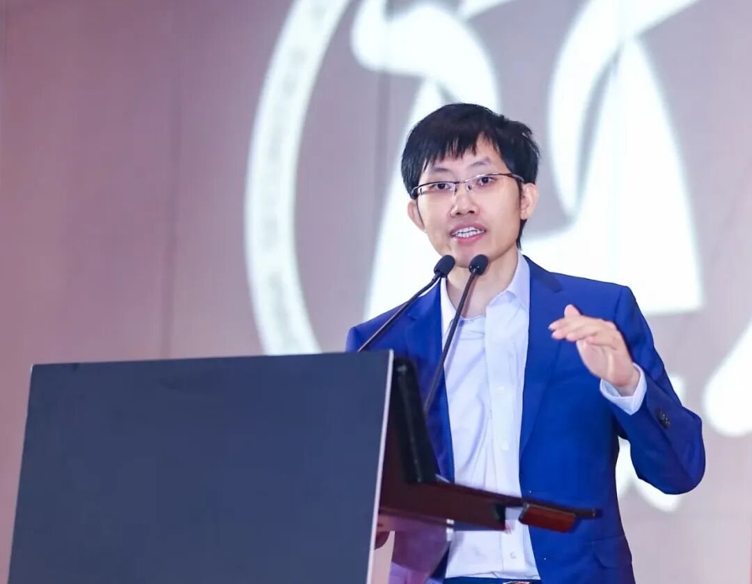 梁文锋打新长鑫科技	，他身家已达2440亿元！中一签能赚多少钱？